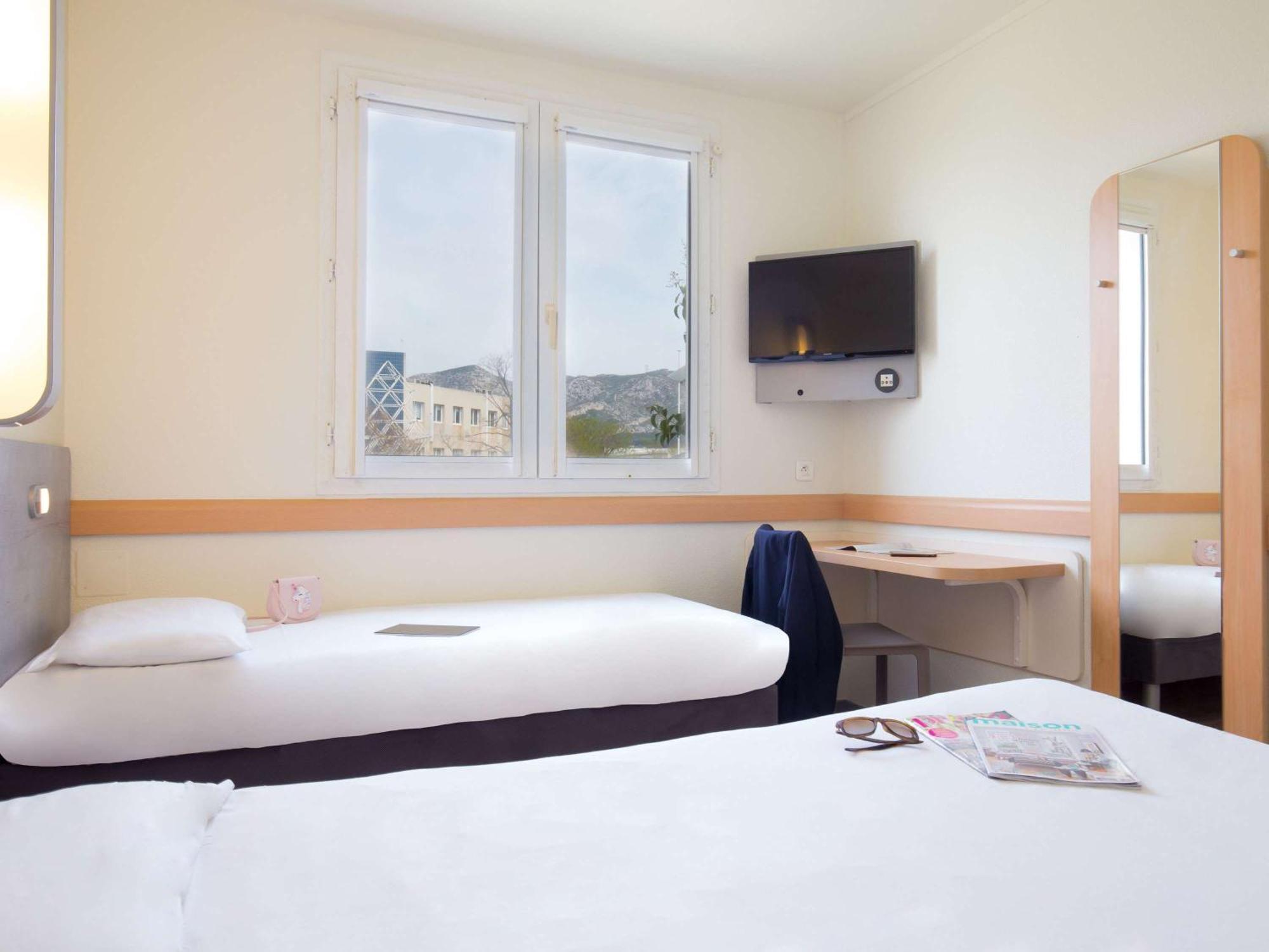 Ibis Budget Aubagne Paluds Agora Exteriör bild